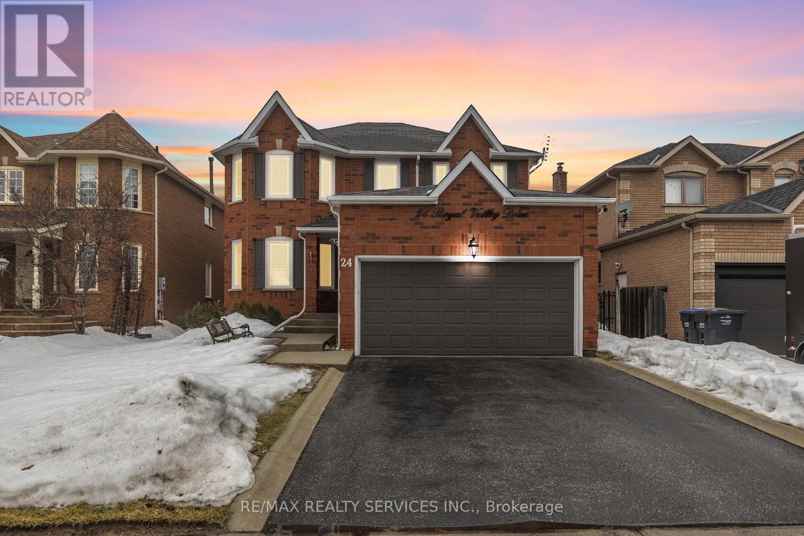 24 Royal Valley Drive, Caledon, Ontario  L7C 1B2 - Photo 2 - W12490954