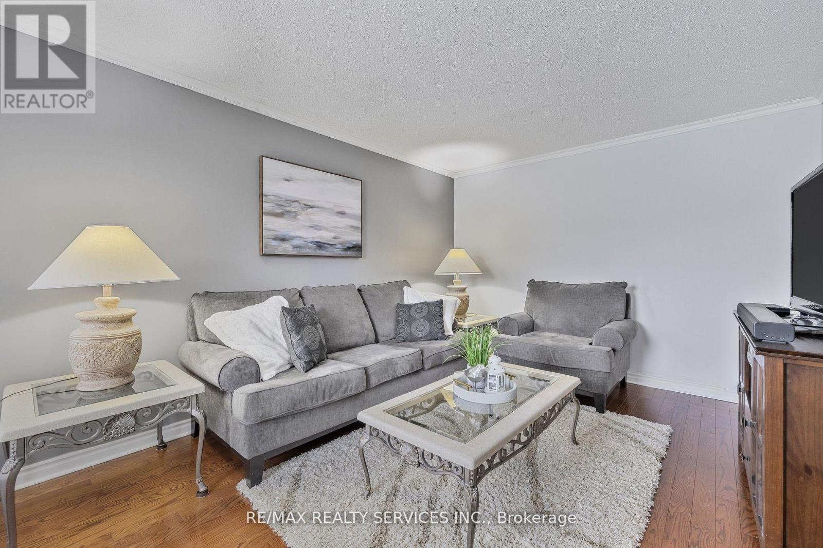 24 Royal Valley Drive, Caledon, Ontario  L7C 1B2 - Photo 7 - W12490954