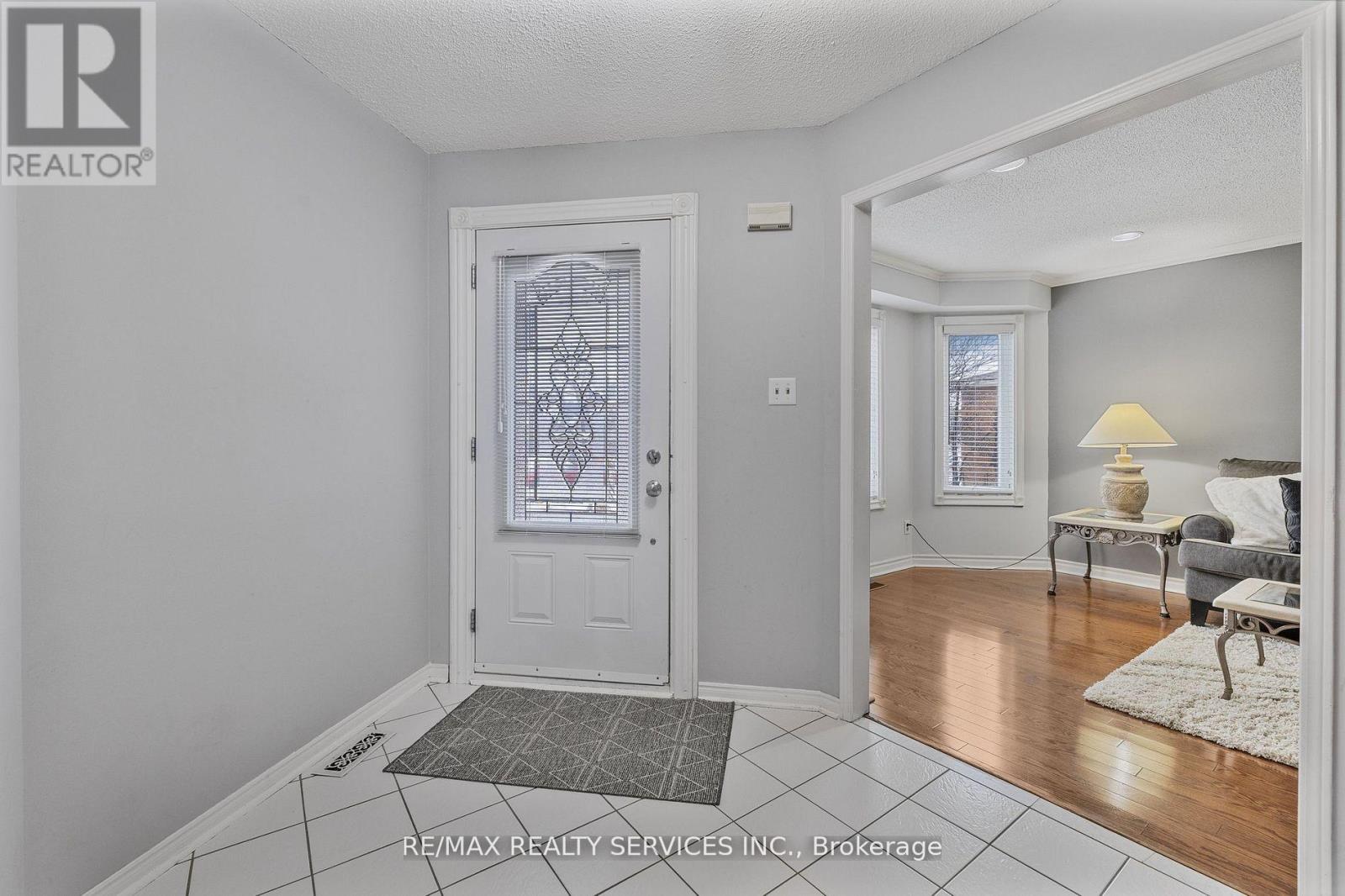 24 Royal Valley Drive, Caledon, Ontario  L7C 1B2 - Photo 5 - W12490954