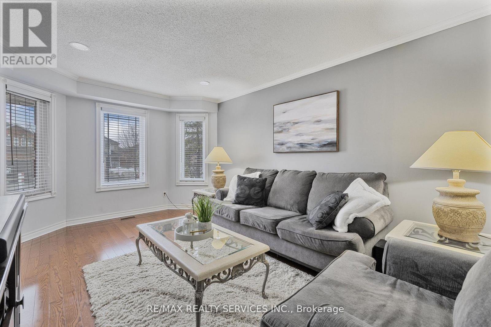 24 Royal Valley Drive, Caledon, Ontario  L7C 1B2 - Photo 9 - W12490954