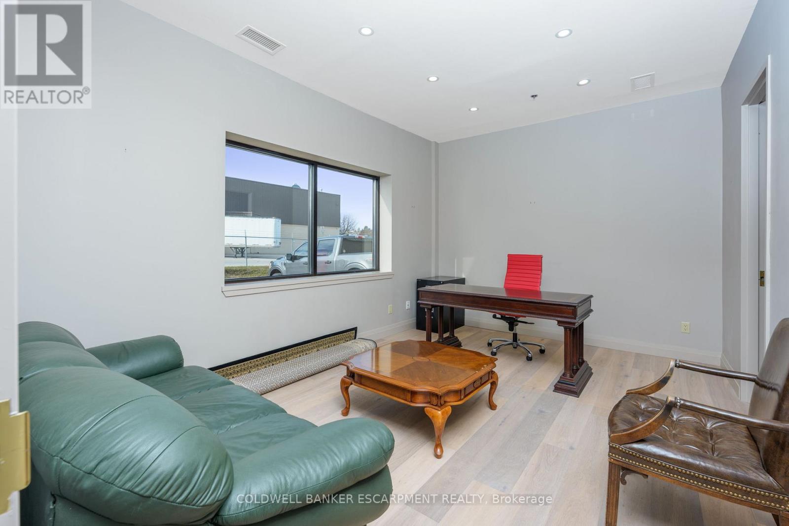 36 Armstrong Avenue, Halton Hills, Ontario  L7G 4R9 - Photo 10 - W12613500