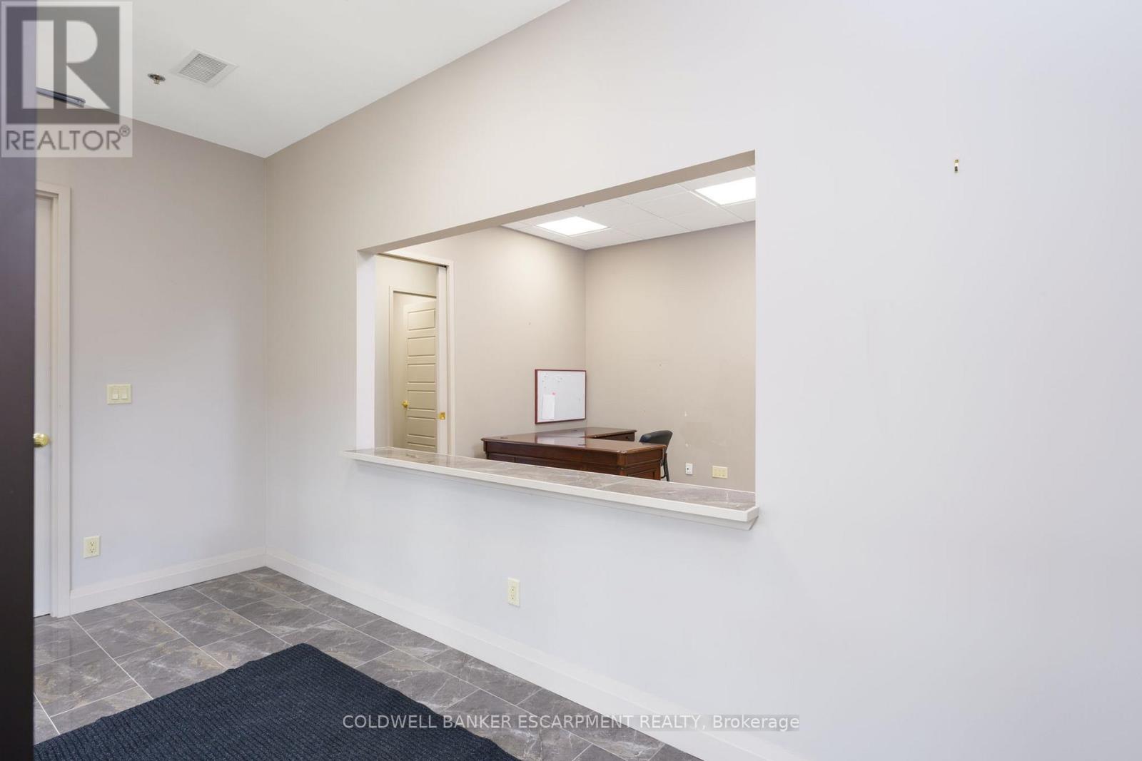 36 Armstrong Avenue, Halton Hills, Ontario  L7G 4R9 - Photo 5 - W12613500