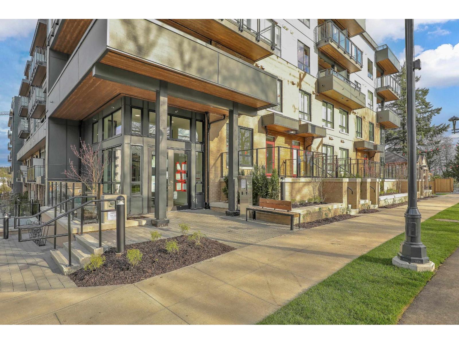 Th4 9456 134 Street, Surrey, British Columbia  V3V 0G8 - Photo 2 - R3073313