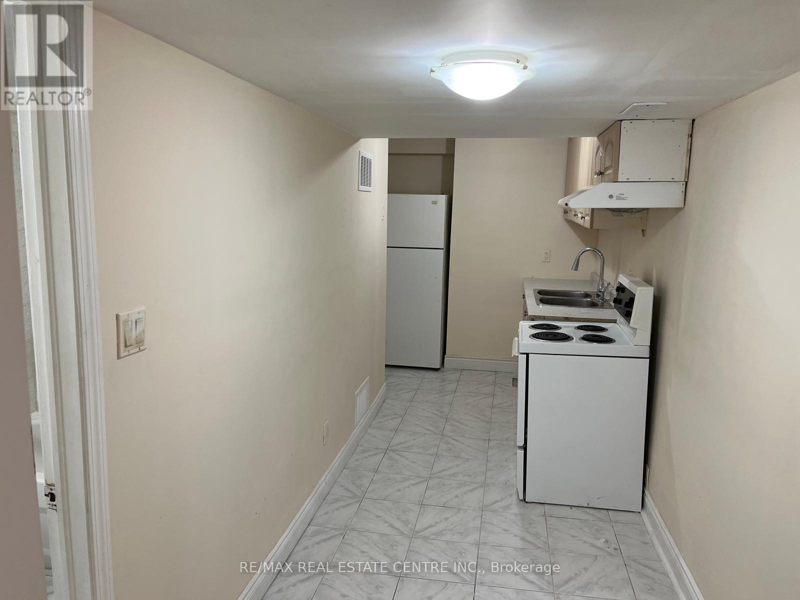 Bsmt - 76 Tideland Drive, Brampton, Ontario  L7A 2W1 - Photo 6 - W12550486