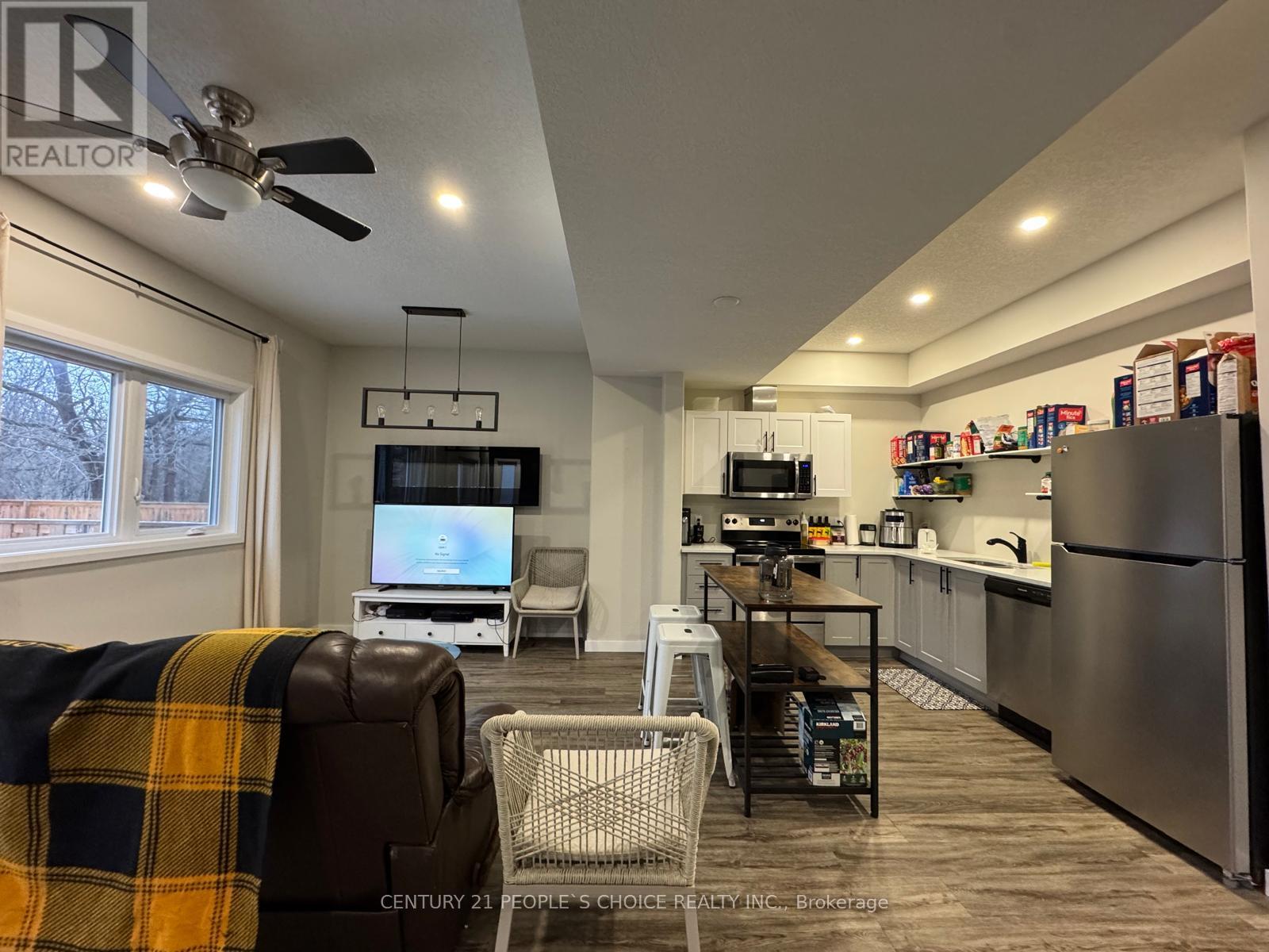 105 King Street E, Chatham-Kent, Ontario N7M 3N1 - Photo 8 - X12614152