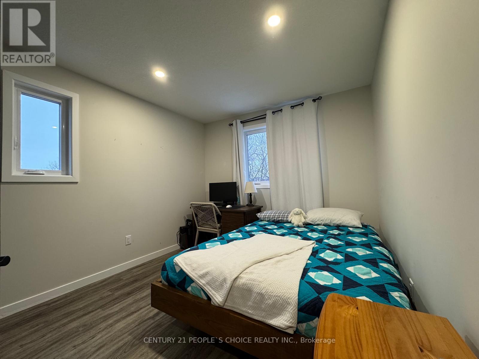 105 King Street E, Chatham-Kent, Ontario N7M 3N1 - Photo 12 - X12614152