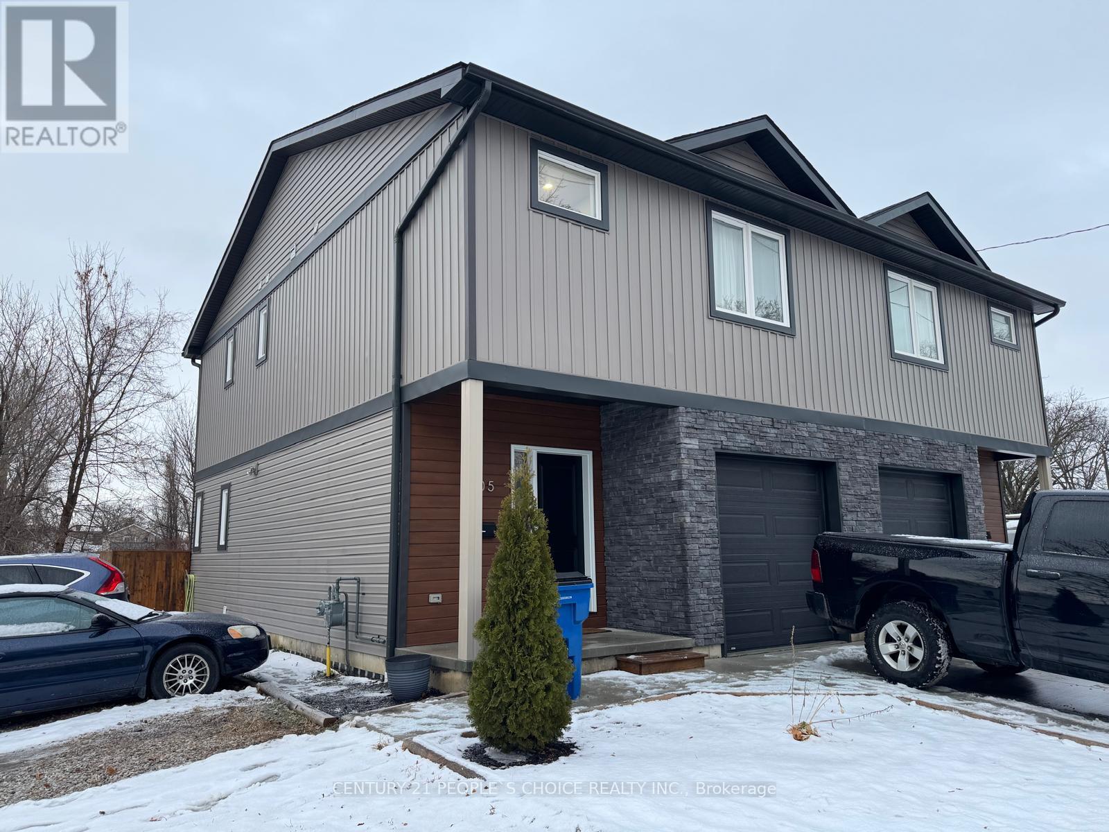 105 King Street E, Chatham-Kent, Ontario N7M 3N1 - Photo 2 - X12614152