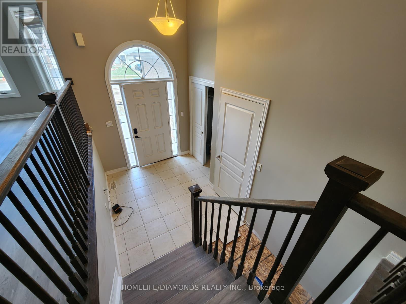 Upper - 3509 Dominion Road, Fort Erie, Ontario L0S 1N0 - Photo 3 - X12617066