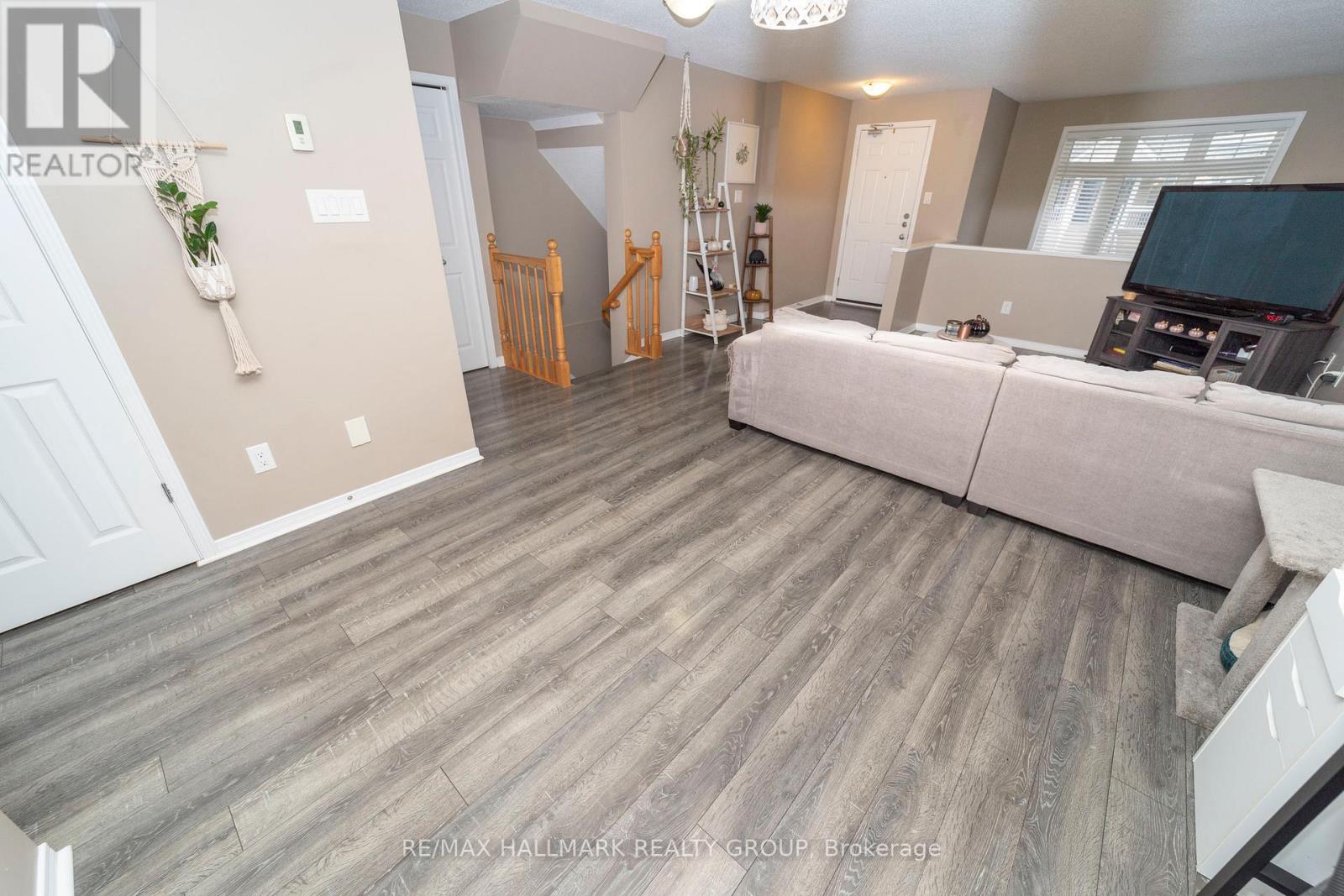 309 Galston Private, Ottawa, Ontario K1W 0G3 - Photo 11 - X12617162