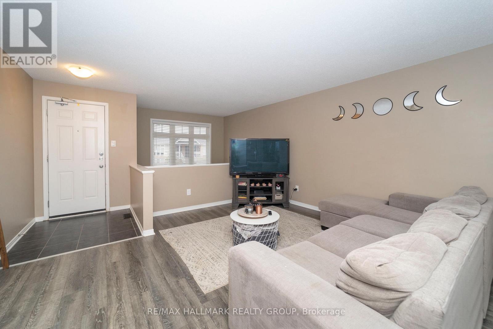 309 Galston Private, Ottawa, Ontario K1W 0G3 - Photo 4 - X12617162