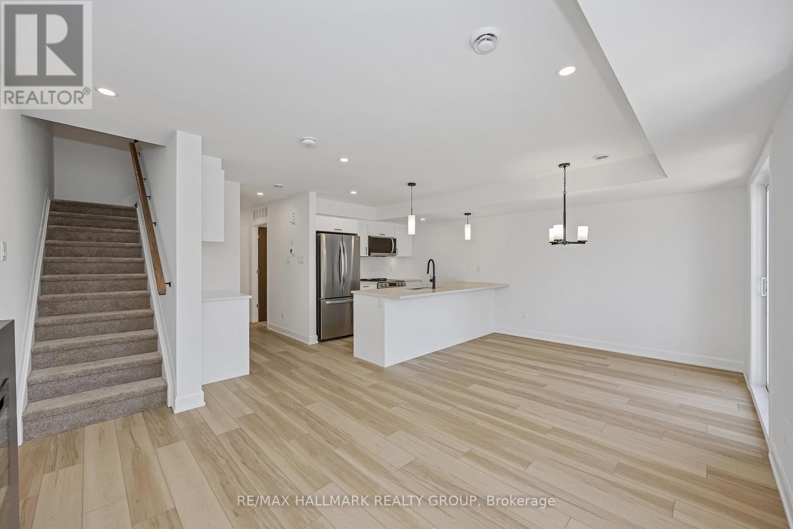 6104 Renaud Rd, Ottawa, Ontario  K1W 0X6 - Photo 16 - X12617164