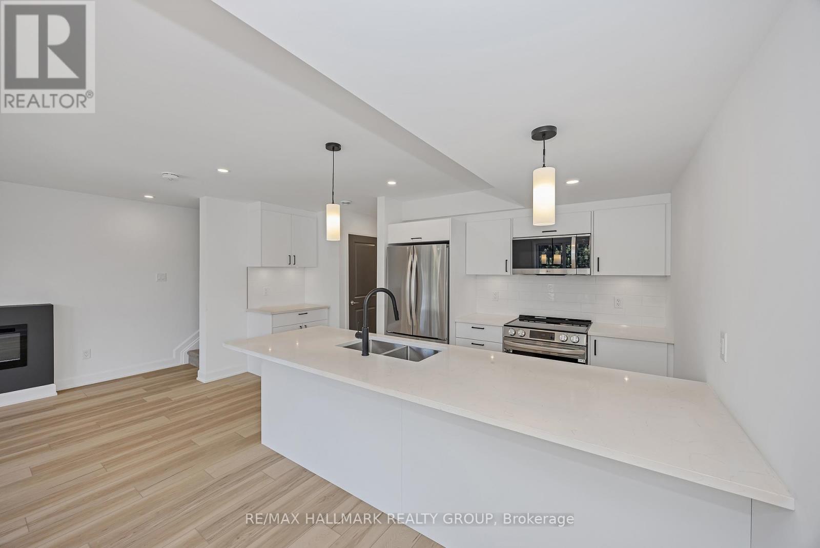 6104 Renaud Rd, Ottawa, Ontario  K1W 0X6 - Photo 7 - X12617164