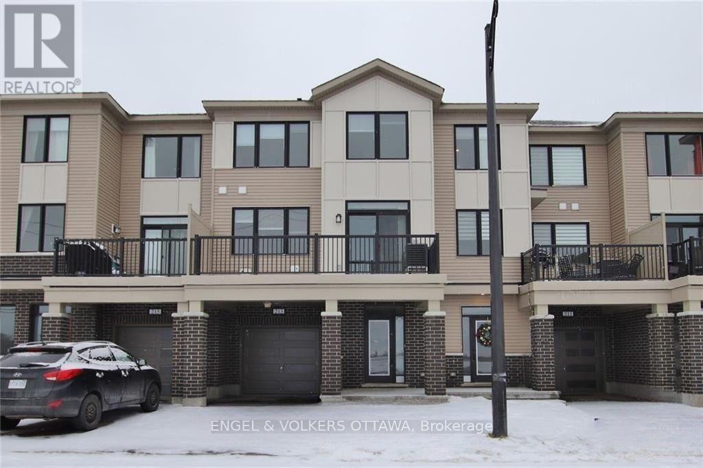 213 HIBERNIAN WALK, Ottawa, Ontario