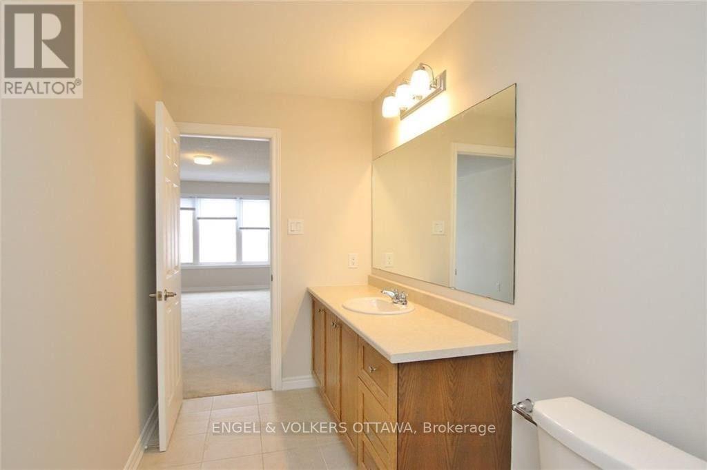 213 Hibernian Walk, Ottawa, Ontario  K2V 0R6 - Photo 7 - X12617168