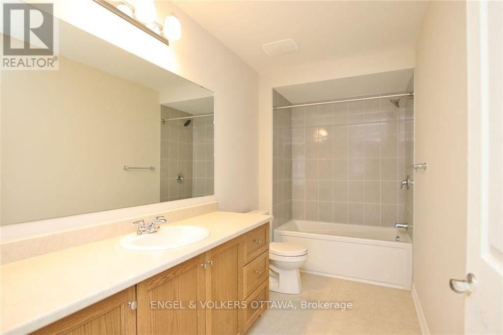 213 Hibernian Walk, Ottawa, Ontario  K2V 0R6 - Photo 8 - X12617168