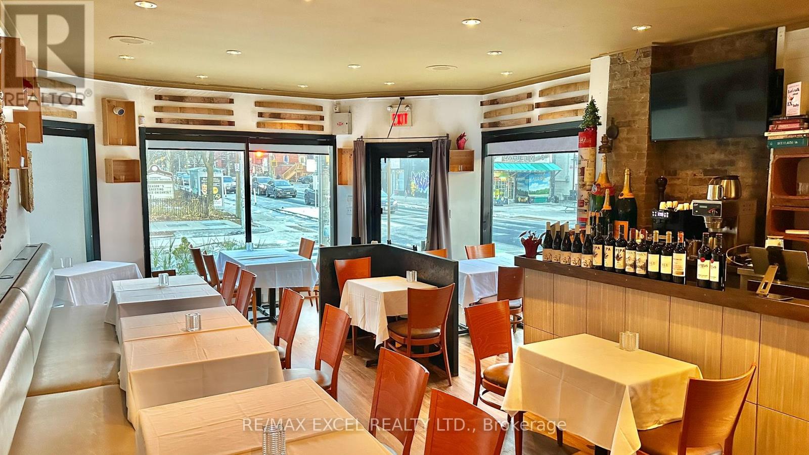 538 Manning Avenue, Toronto, Ontario M6G 2V9 - Photo 4 - C12617194