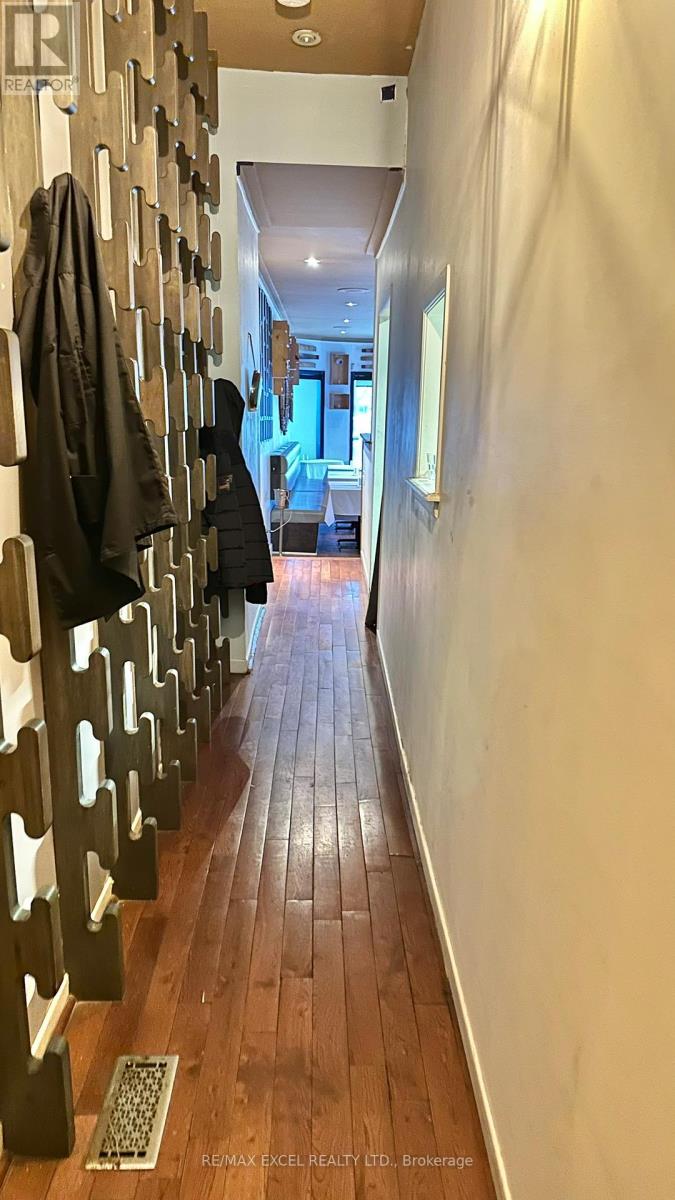 538 Manning Avenue, Toronto, Ontario M6G 2V9 - Photo 5 - C12617194