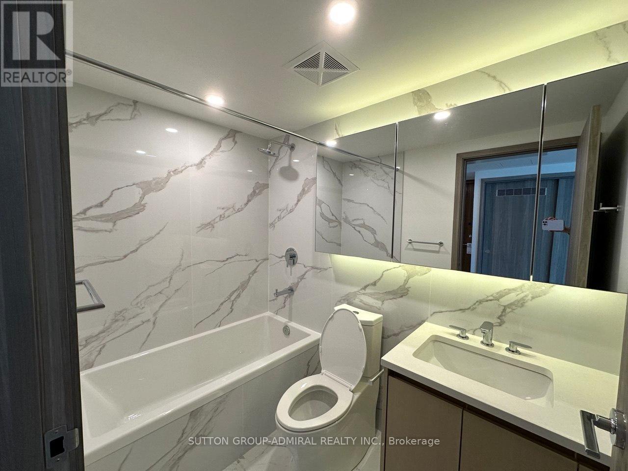 2203 - 1 Concord Cityplace Way, Toronto, Ontario  M5V 0X3 - Photo 13 - C12617224