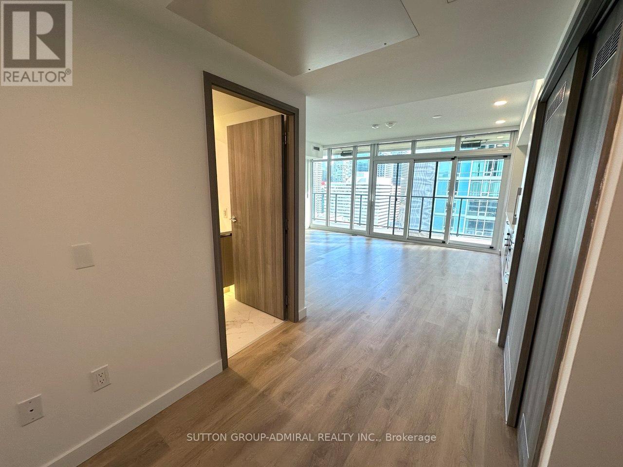 2203 - 1 Concord Cityplace Way, Toronto, Ontario  M5V 0X3 - Photo 2 - C12617224