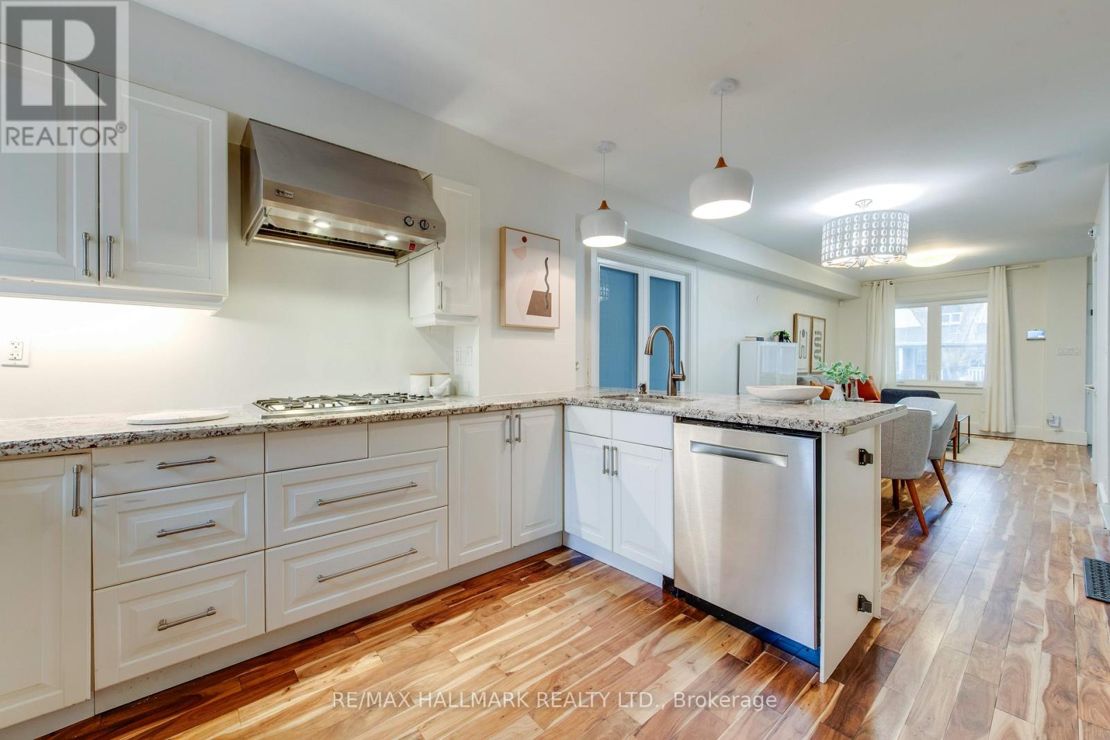 20 Marigold Avenue, Toronto, Ontario  M4M 3B2 - Photo 10 - E12617208