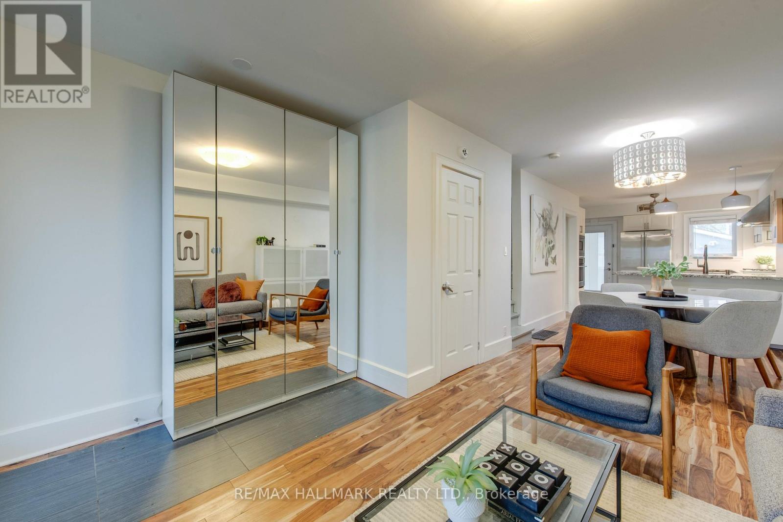 20 Marigold Avenue, Toronto, Ontario  M4M 3B2 - Photo 5 - E12617208