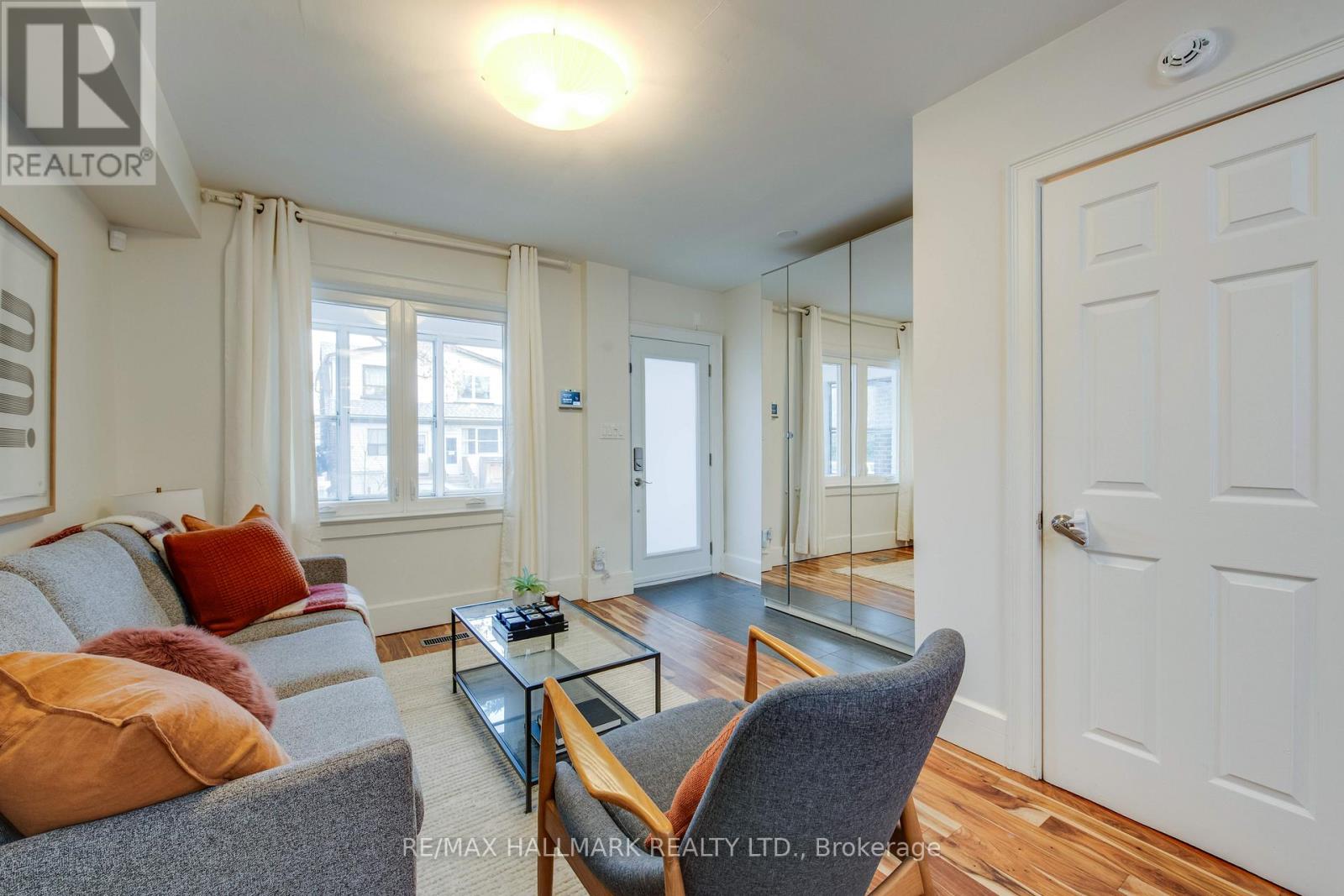 20 Marigold Avenue, Toronto, Ontario  M4M 3B2 - Photo 6 - E12617208