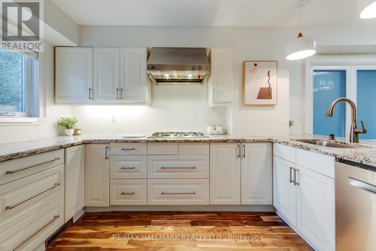 20 Marigold Avenue, Toronto, Ontario  M4M 3B2 - Photo 9 - E12617208