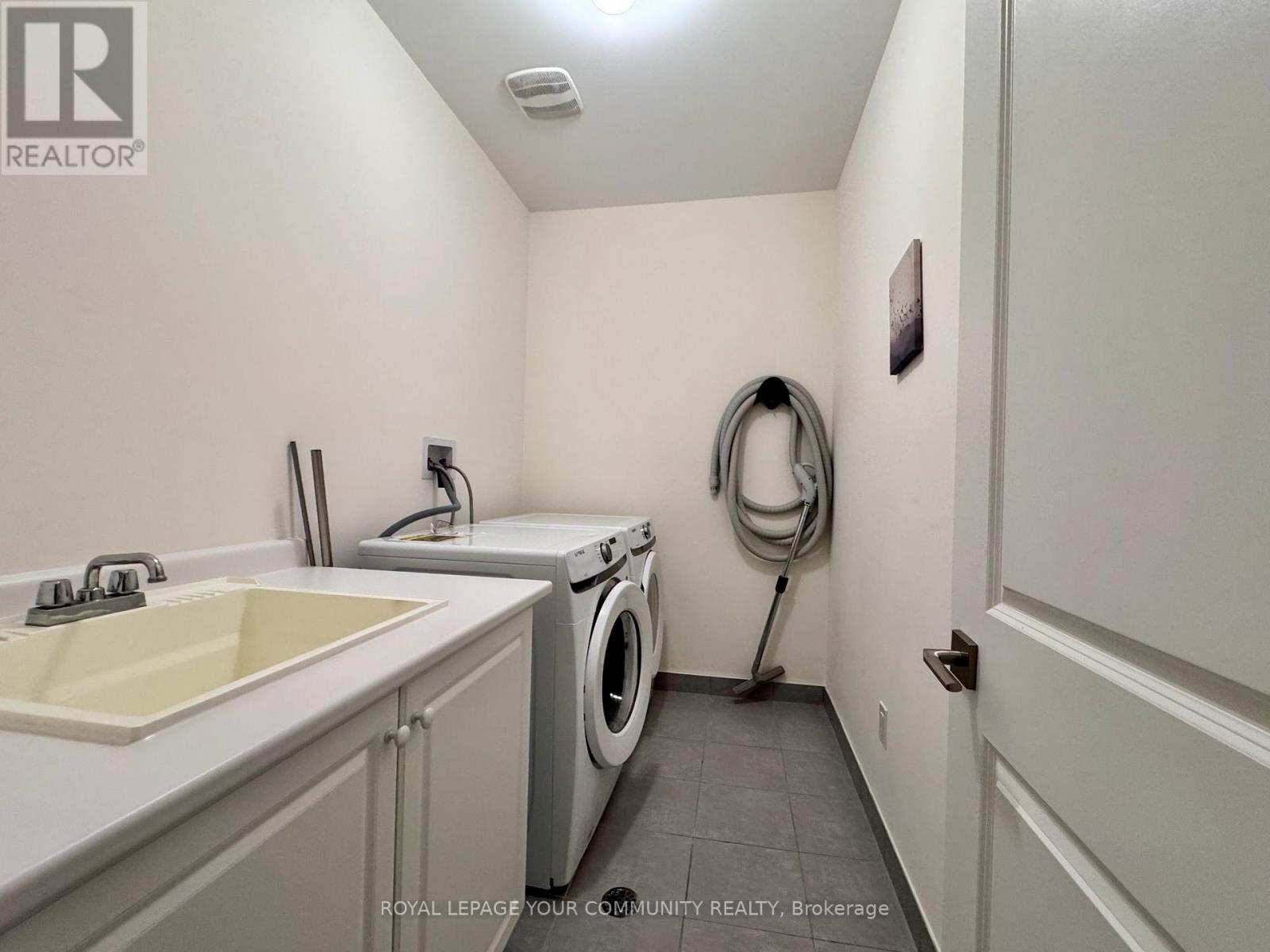 38 Elverton Crescent, Brampton, Ontario L7A 4Z4 - Photo 14 - W12612682