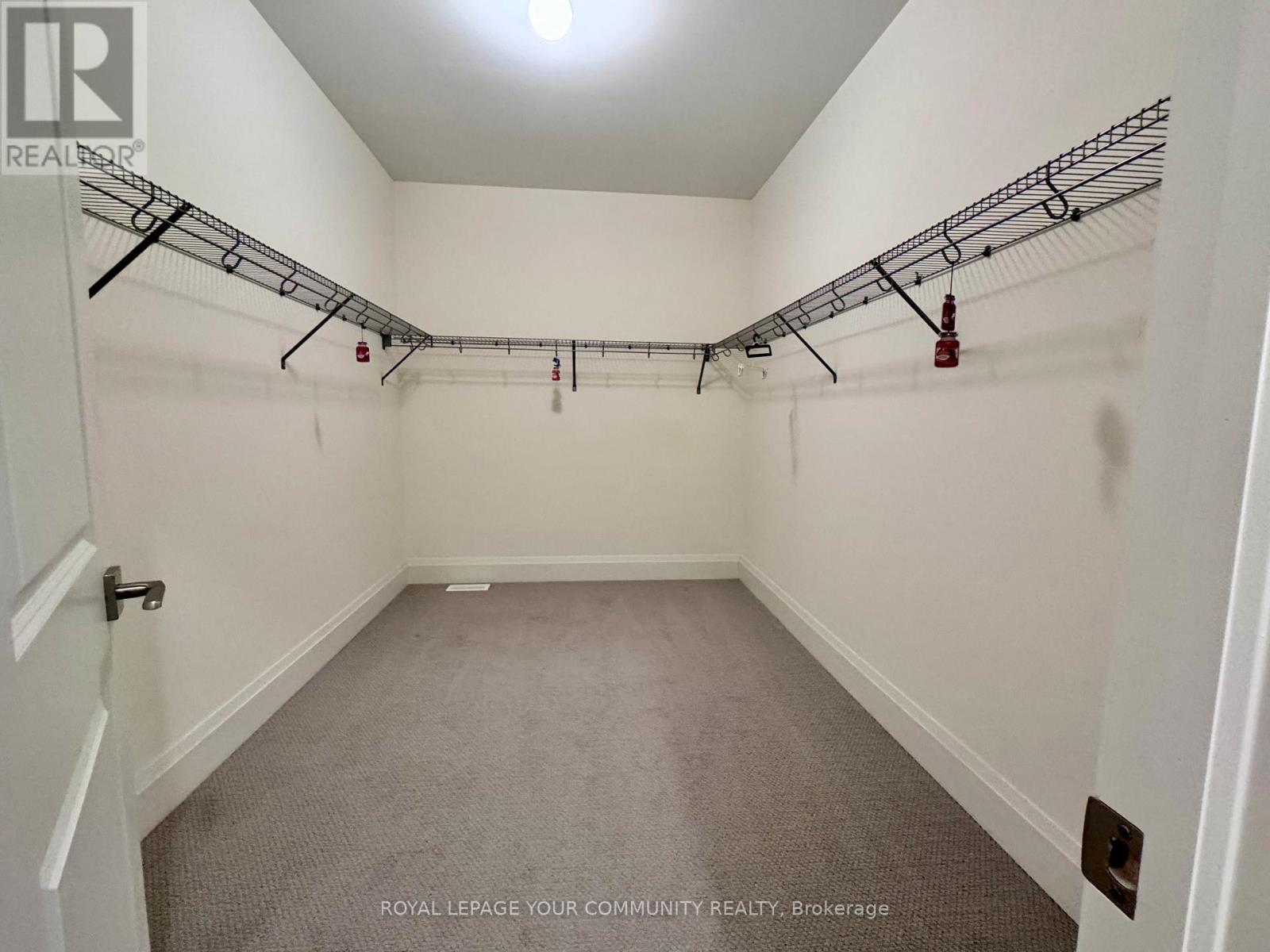 38 Elverton Crescent, Brampton, Ontario L7A 4Z4 - Photo 4 - W12612682