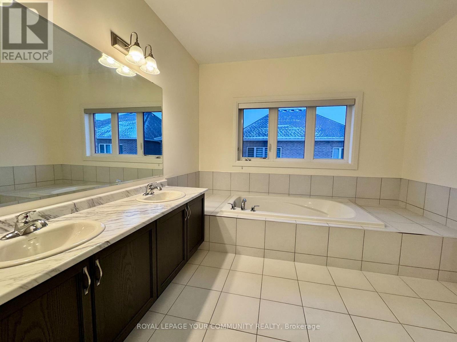 38 Elverton Crescent, Brampton, Ontario L7A 4Z4 - Photo 6 - W12612682