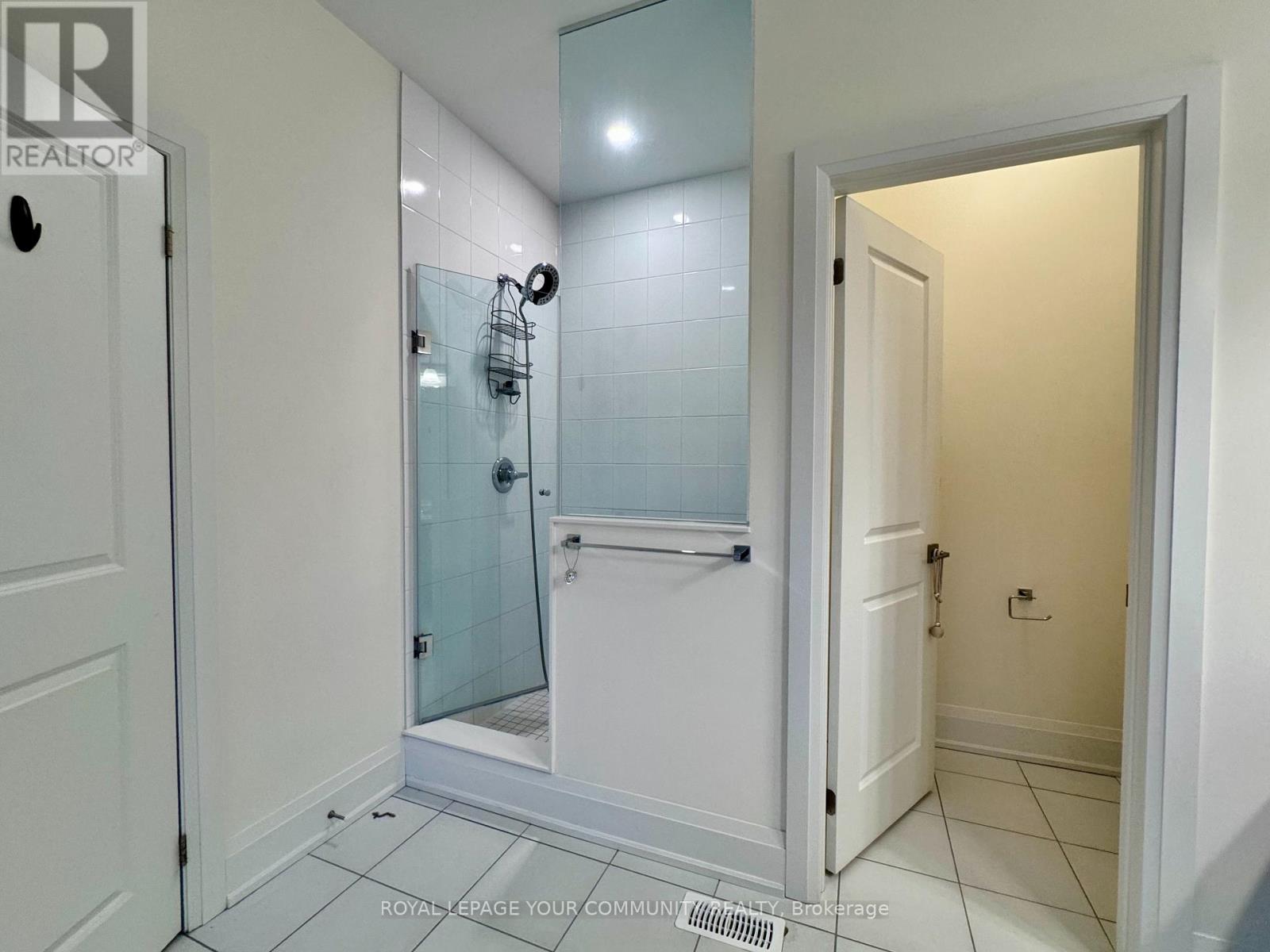 38 Elverton Crescent, Brampton, Ontario L7A 4Z4 - Photo 7 - W12612682