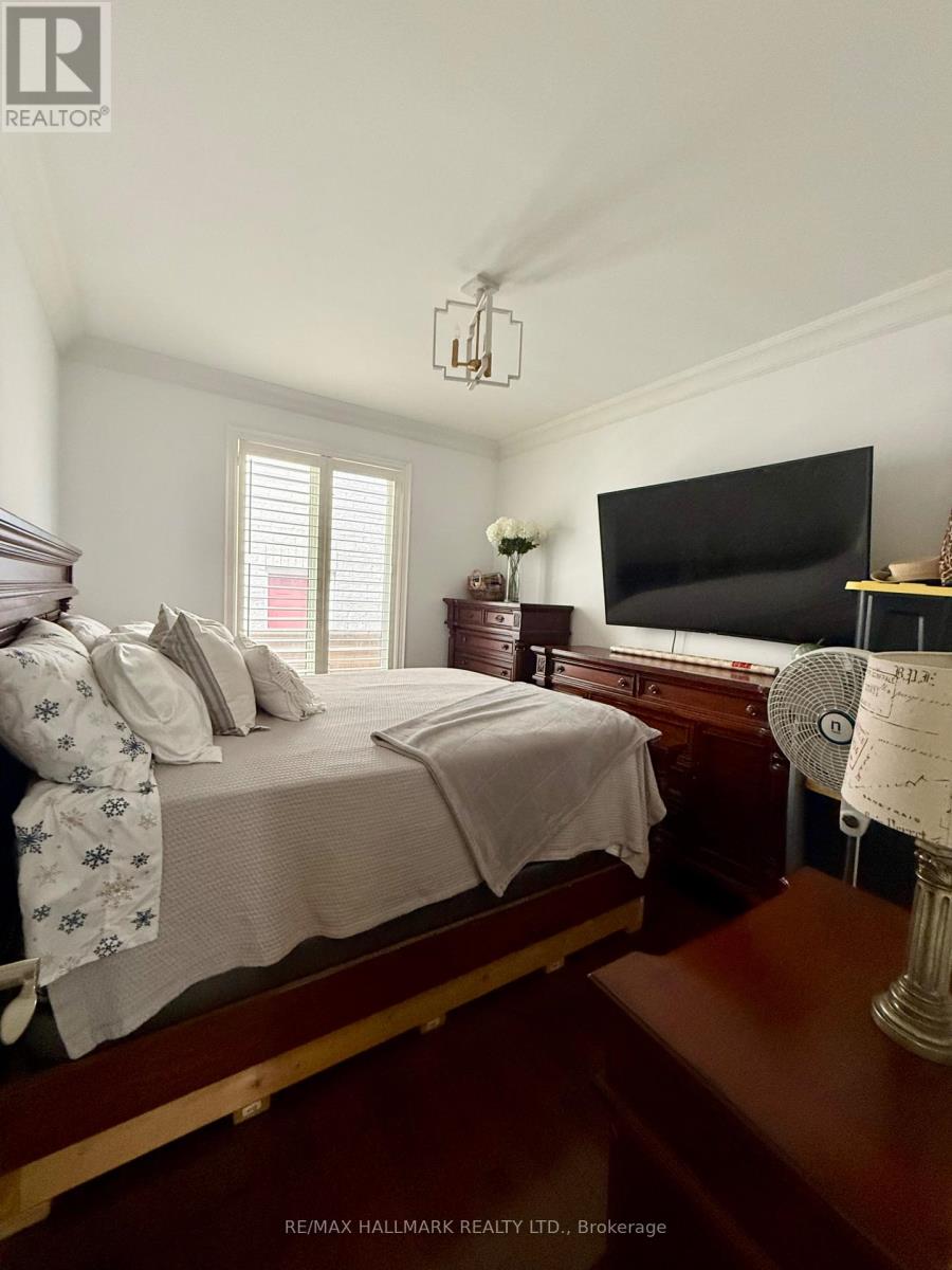 220 Tonner Crescent, Aurora, Ontario  L4G 7T7 - Photo 15 - N12617192