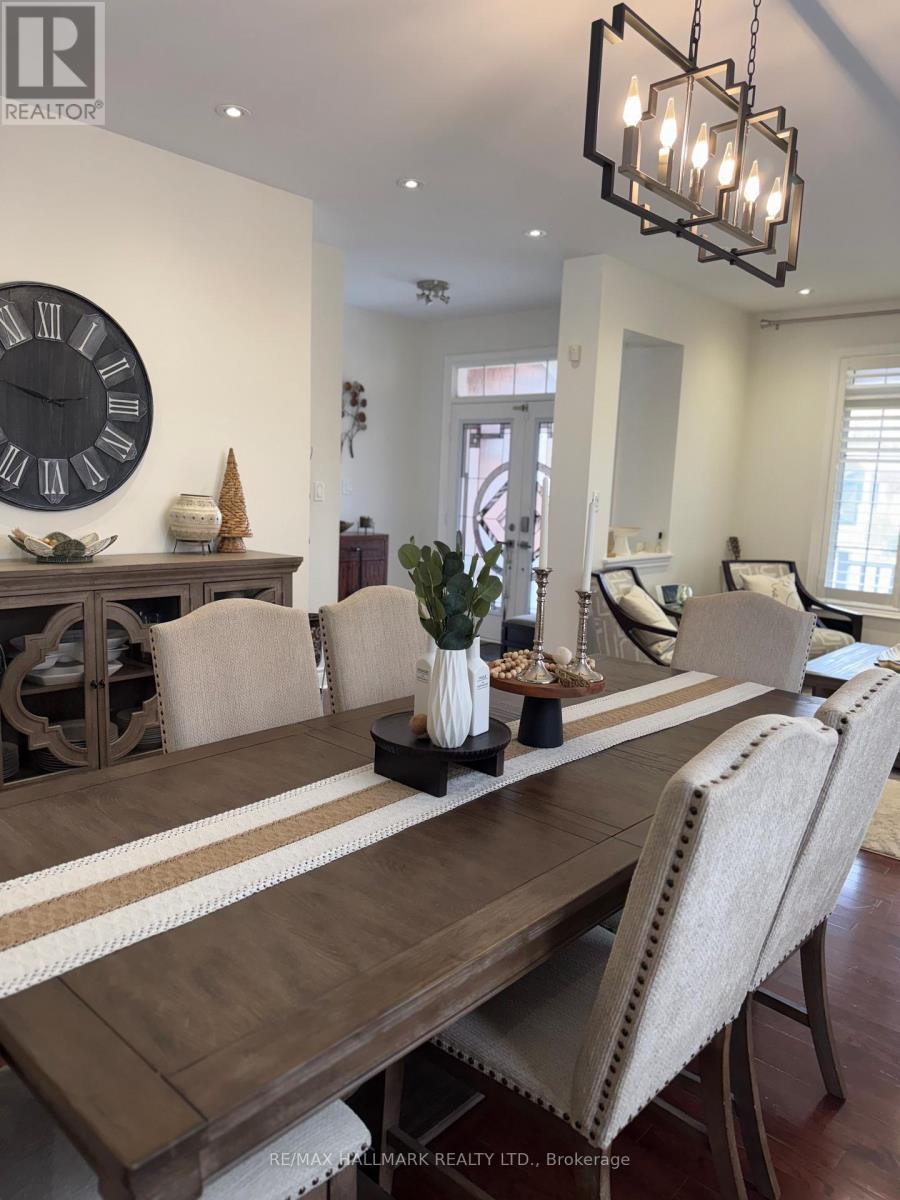 220 Tonner Crescent, Aurora, Ontario  L4G 7T7 - Photo 4 - N12617192