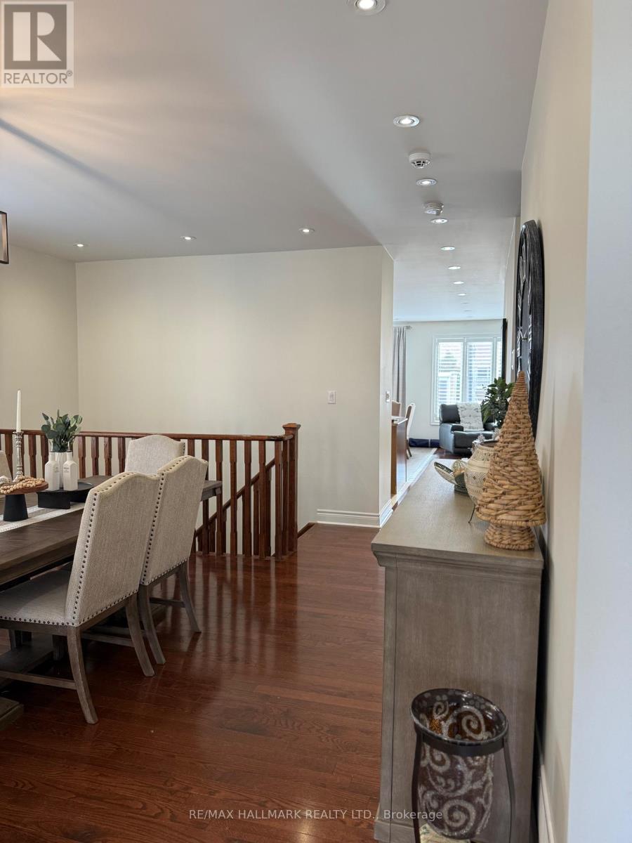 220 Tonner Crescent, Aurora, Ontario  L4G 7T7 - Photo 7 - N12617192