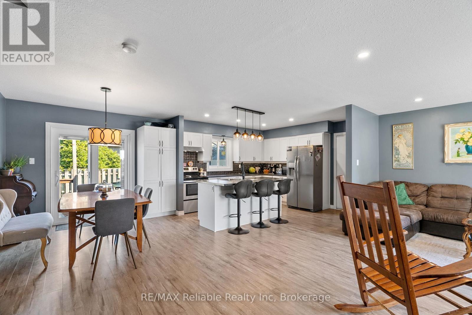 36 Lee Crescent, Goderich, Ontario N7A 4L3 - Photo 8 - X12400491