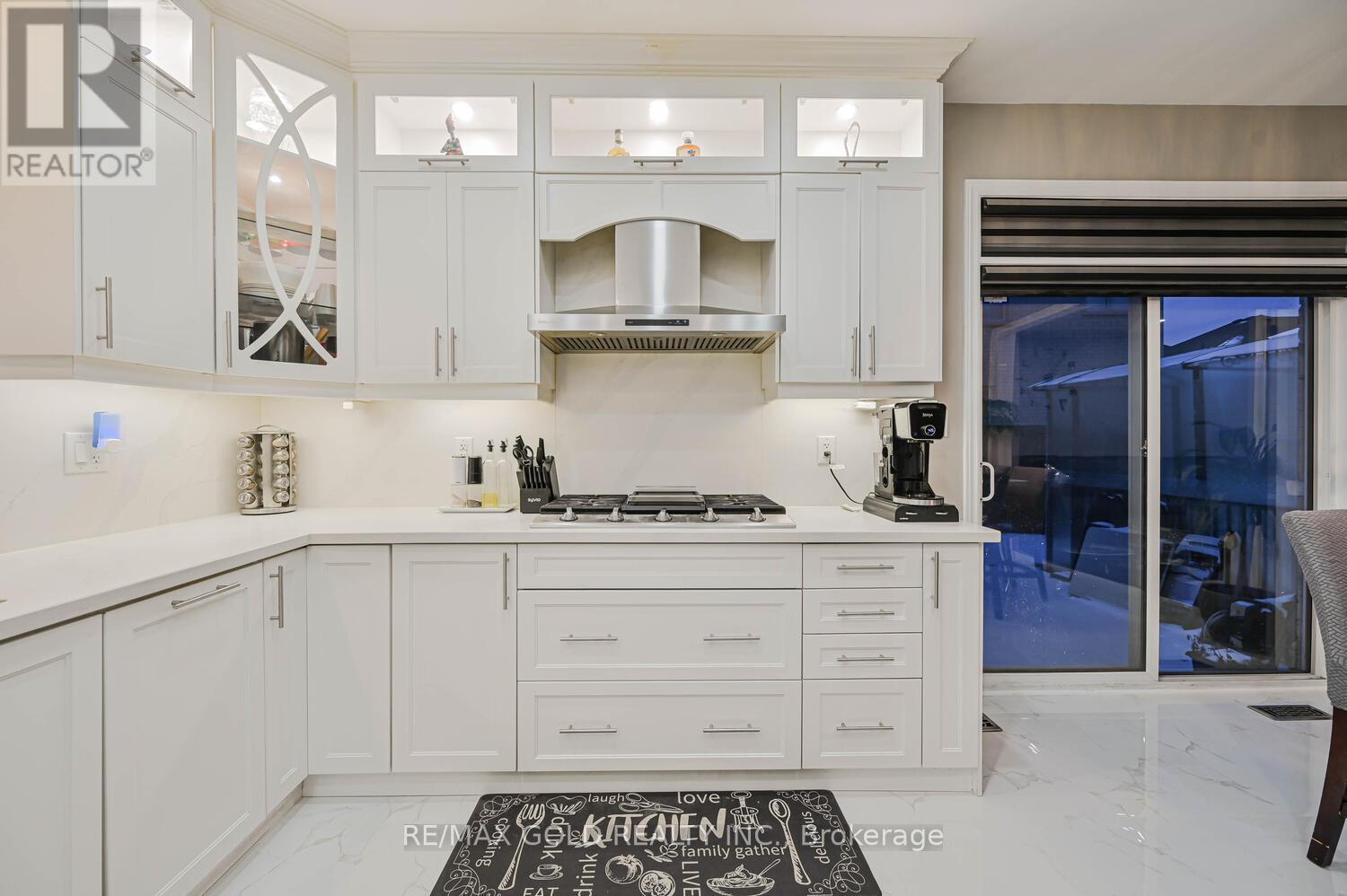 15 Vanwood Crescent, Brampton, Ontario  L6P 2X4 - Photo 19 - W12617178