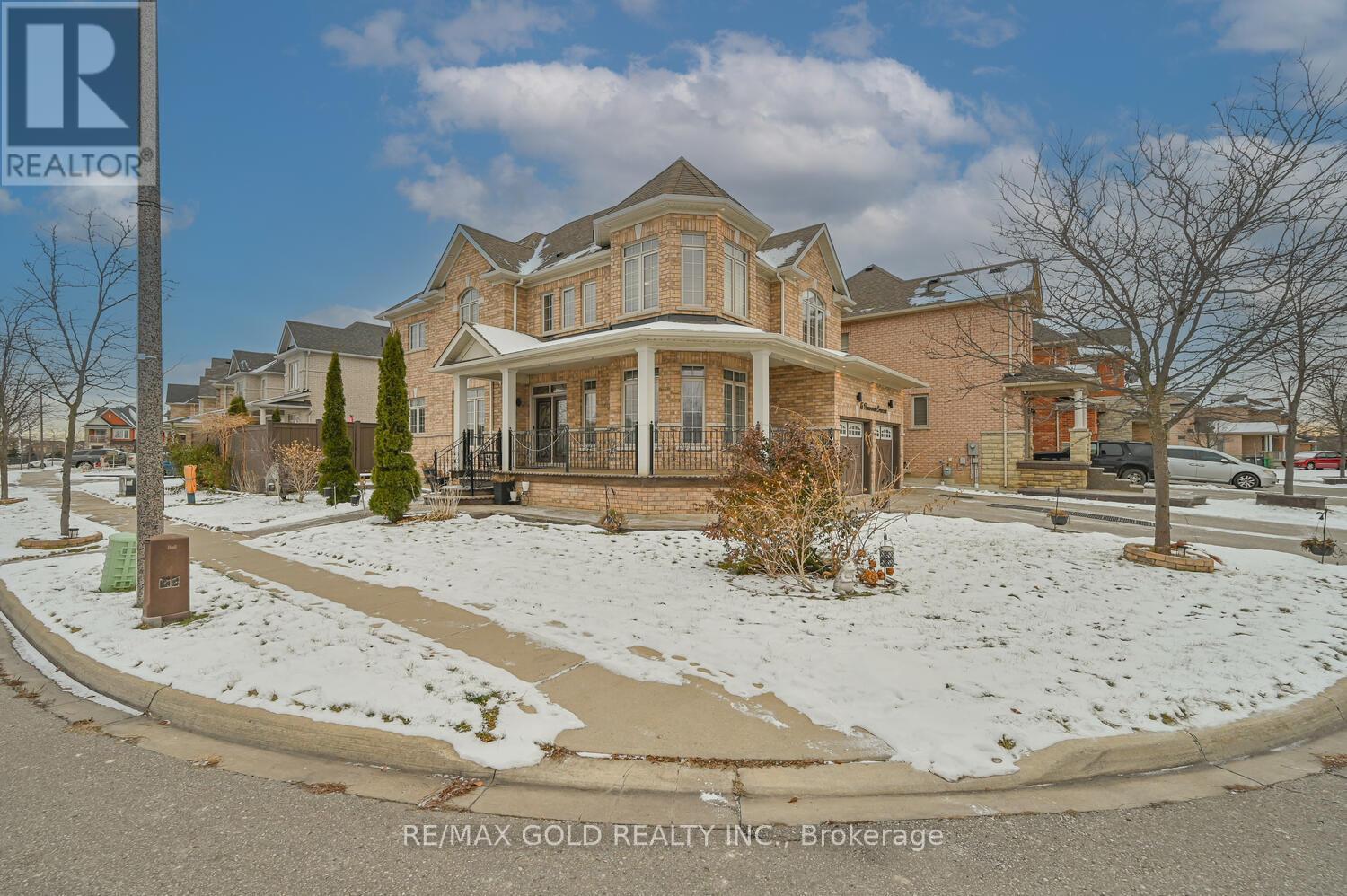 15 Vanwood Crescent, Brampton, Ontario  L6P 2X4 - Photo 2 - W12617178