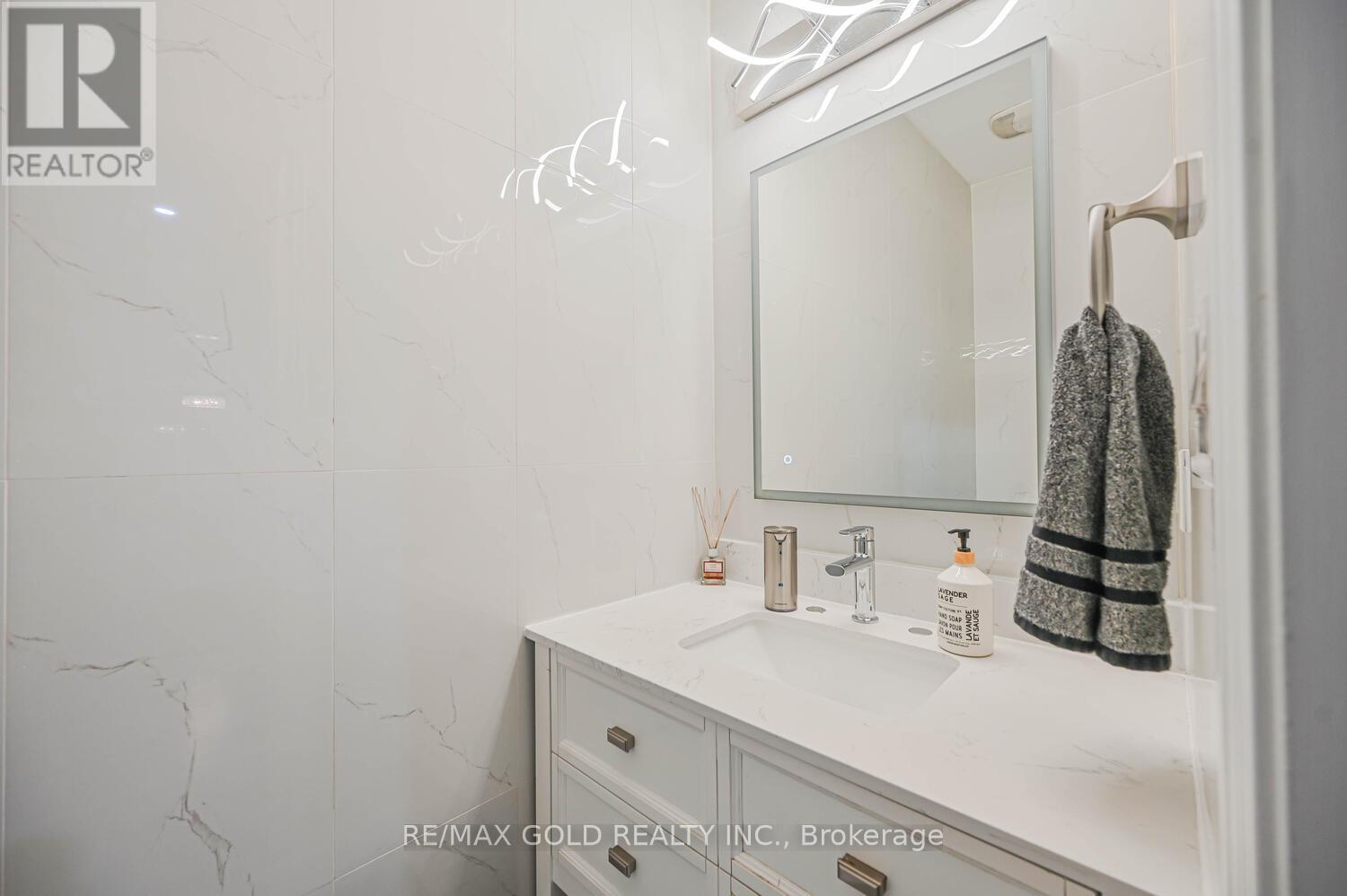 15 Vanwood Crescent, Brampton, Ontario  L6P 2X4 - Photo 22 - W12617178