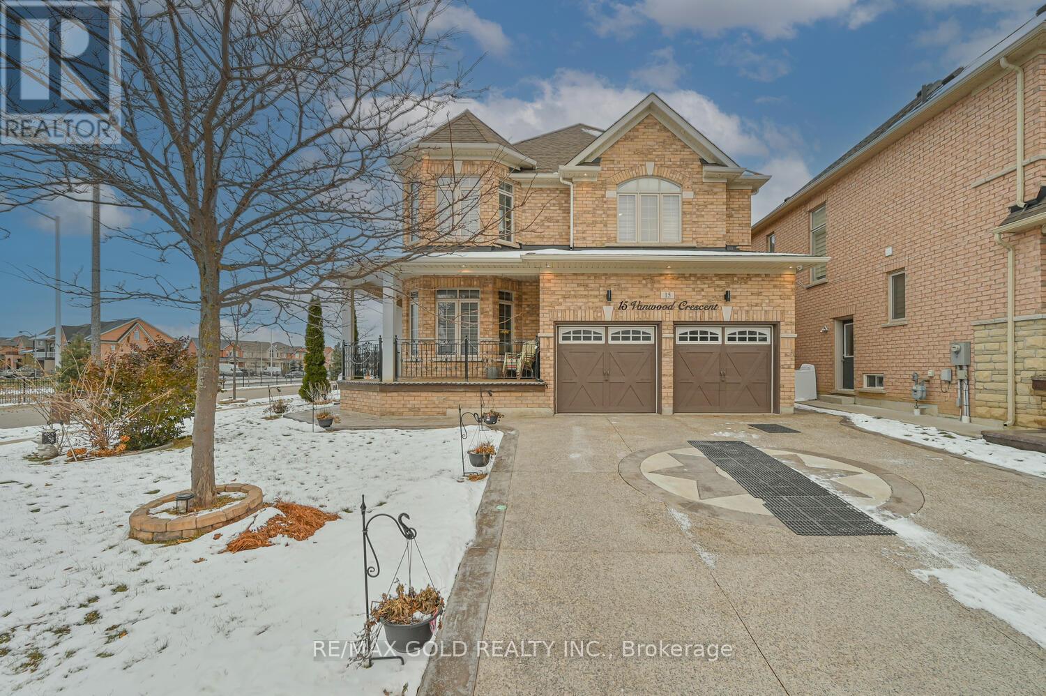 15 Vanwood Crescent, Brampton, Ontario  L6P 2X4 - Photo 3 - W12617178