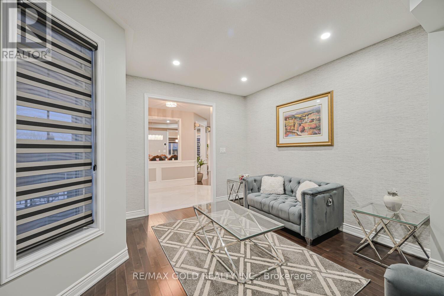 15 Vanwood Crescent, Brampton, Ontario  L6P 2X4 - Photo 9 - W12617178