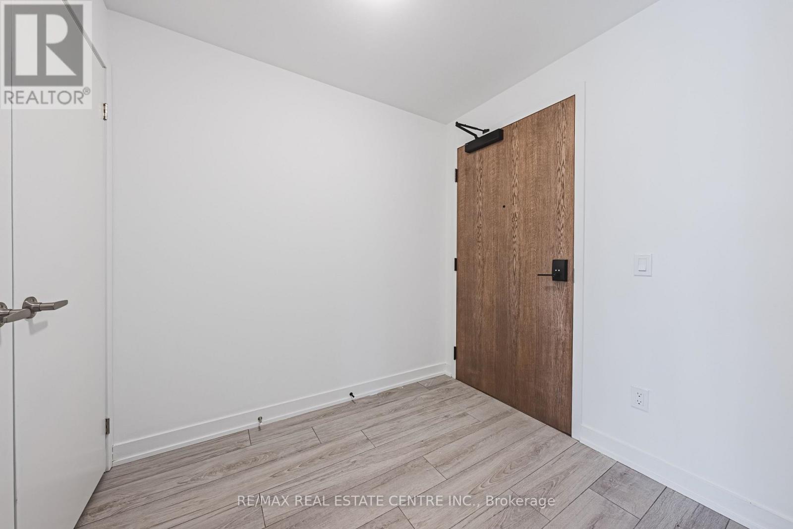 203 - 1035 Southdown Road, Mississauga, Ontario  L5J 0A2 - Photo 5 - W12617180