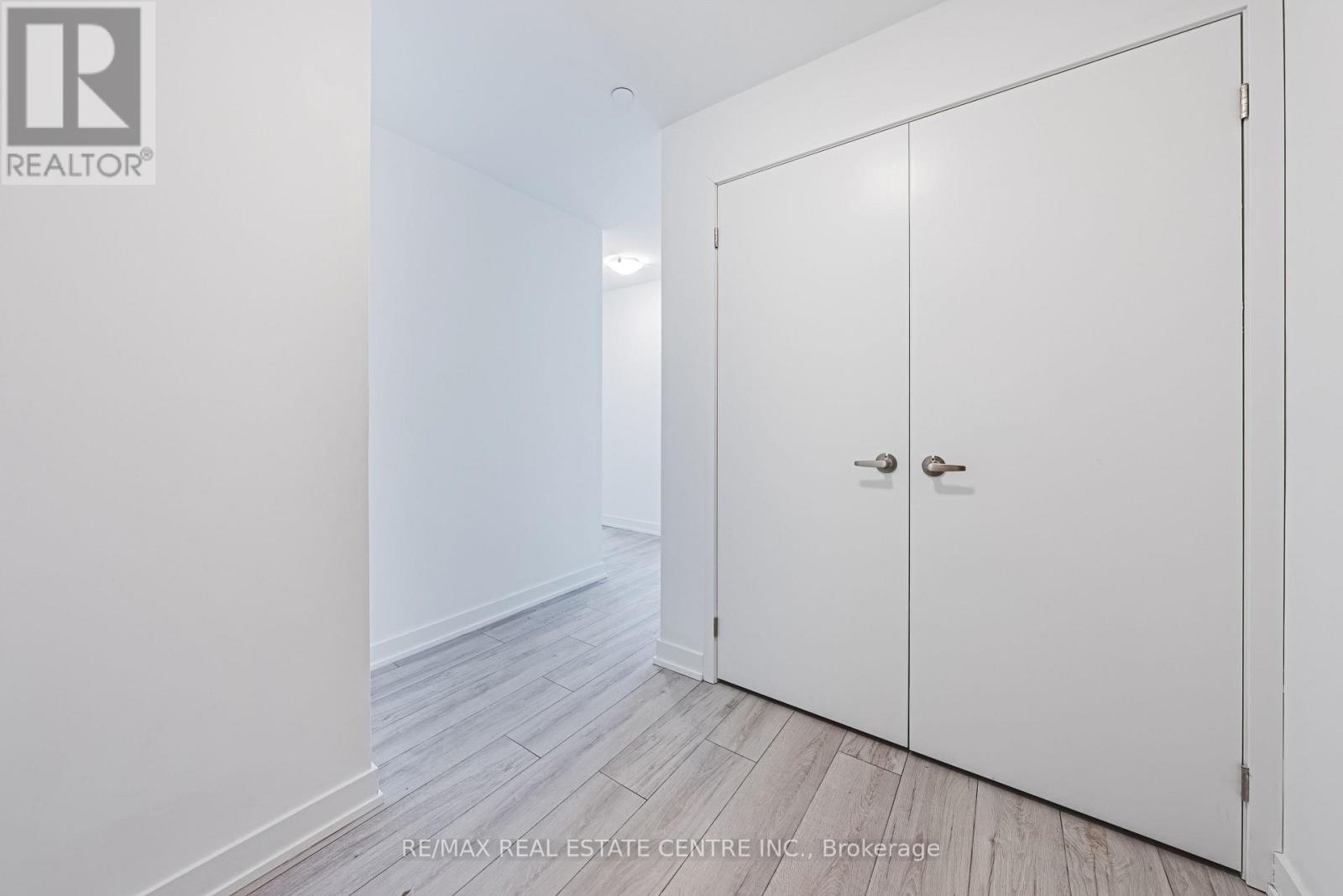 203 - 1035 Southdown Road, Mississauga, Ontario  L5J 0A2 - Photo 6 - W12617180