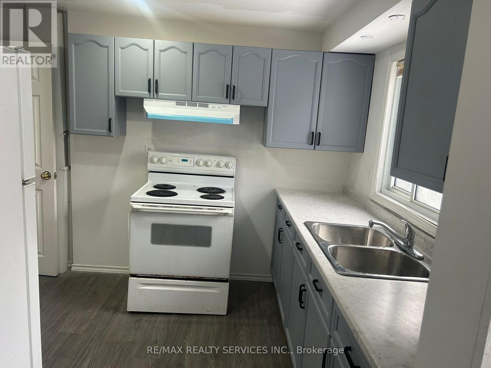 441 Parkview Crescent, Cambridge, Ontario  N3H 4Y3 - Photo 3 - X12617220