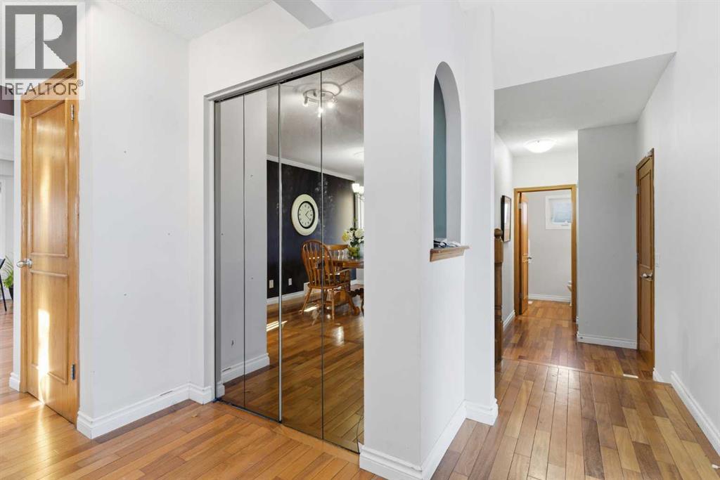 239 Sandpiper Place Nw, Calgary, Alberta T3K 3V1 - Photo 4 - A2271461