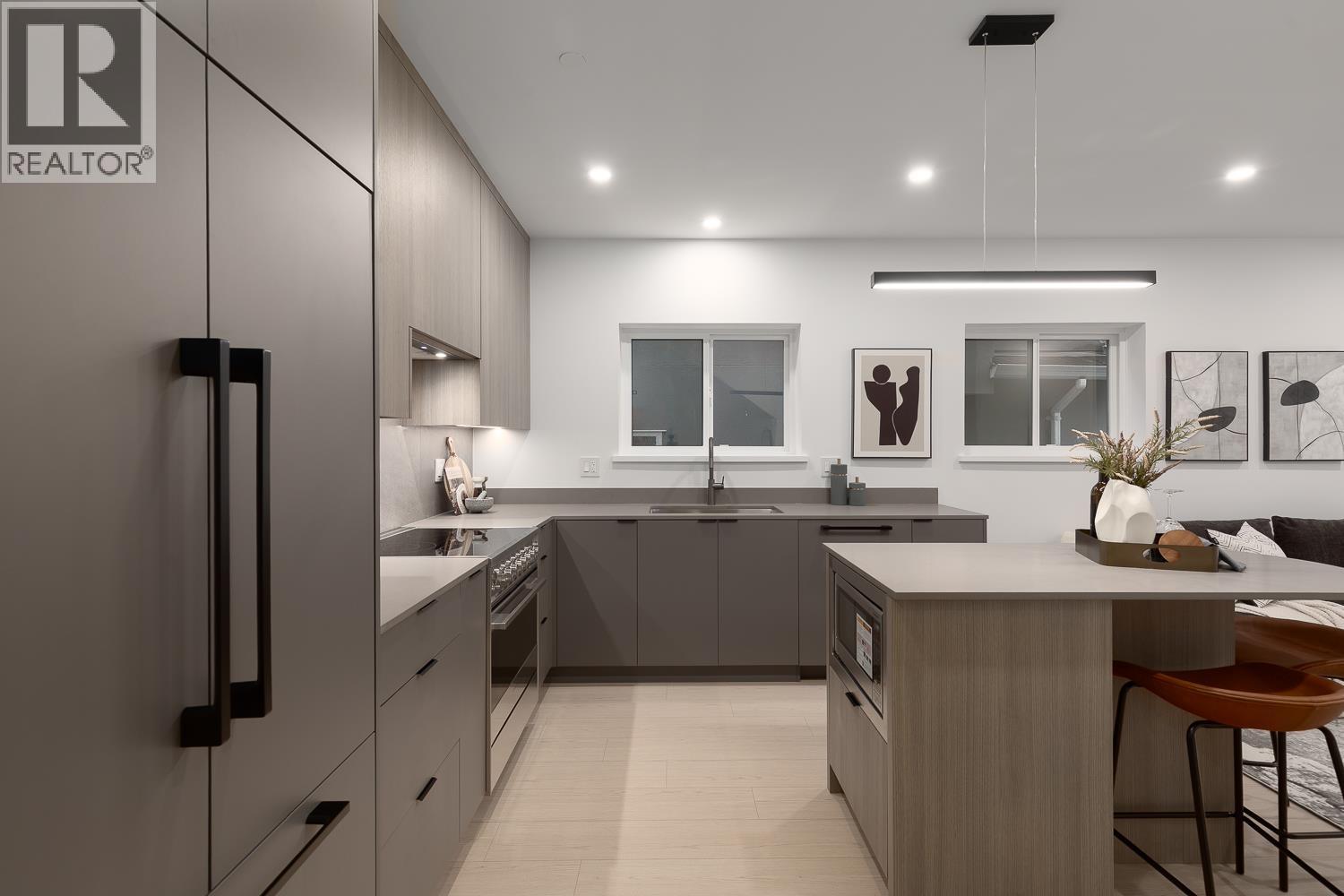 210 2339 E 34TH AVENUE, Vancouver, British Columbia