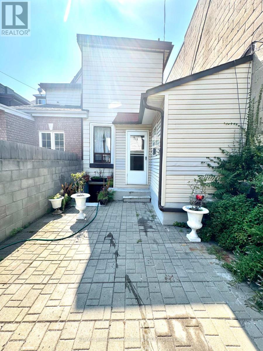 203 Euclid Avenue, Toronto, Ontario M6J 2J8 - Photo 6 - C12617244