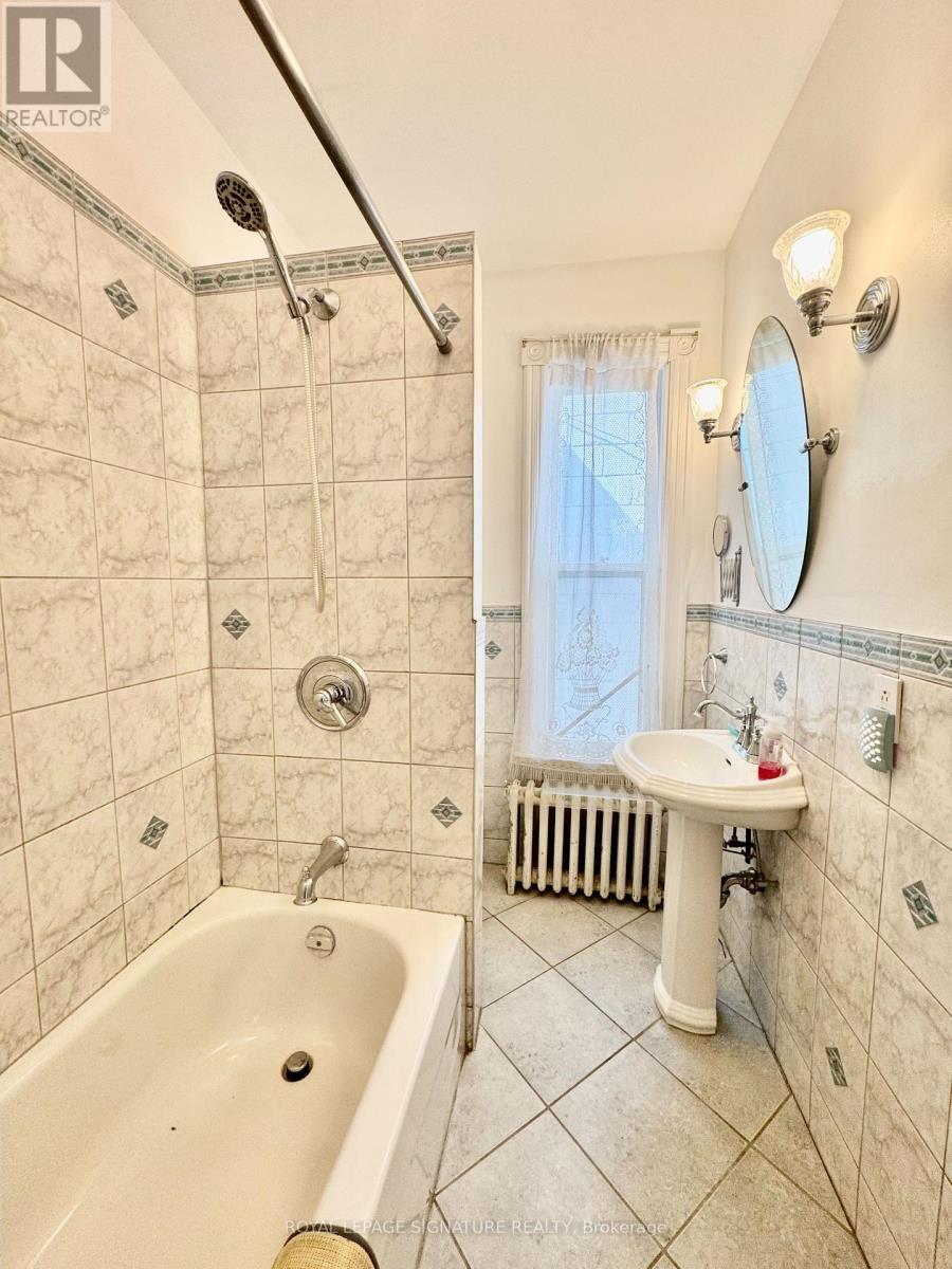 203 Euclid Avenue, Toronto, Ontario M6J 2J8 - Photo 8 - C12617244