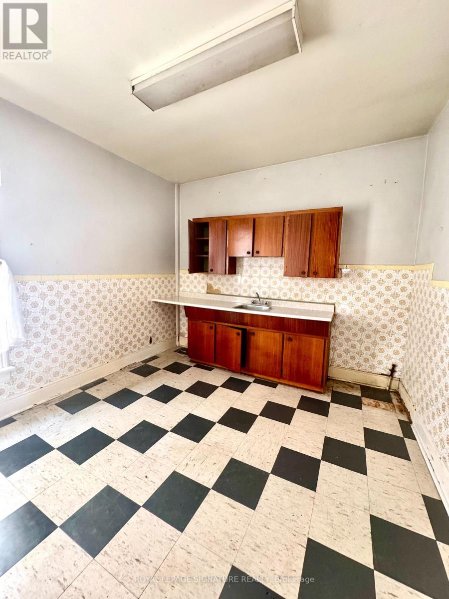 203 Euclid Avenue, Toronto, Ontario M6J 2J8 - Photo 9 - C12617244