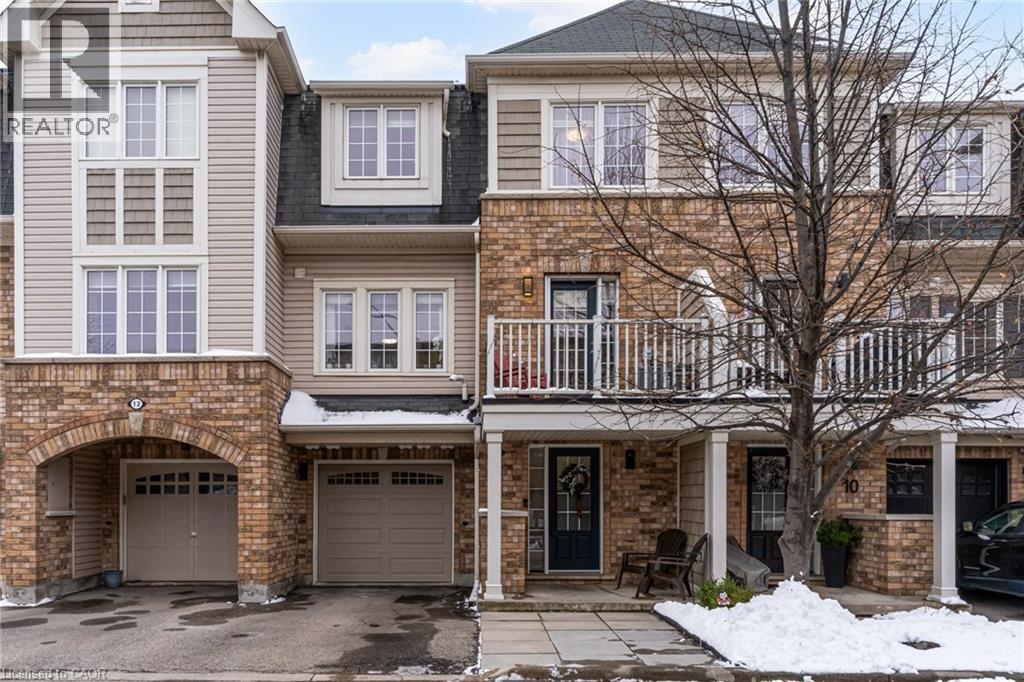 <div class="slider-price">$649,900</div><p>7 Sirente Drive Unit# 11, Hamilton, Ontario</p>