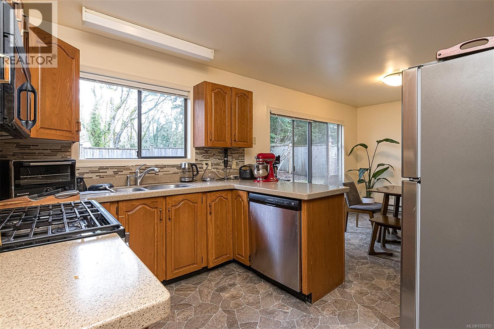 1509 Lynnfield Pl, Saanich, British Columbia  V8N 5Y9 - Photo 9 - 1020793